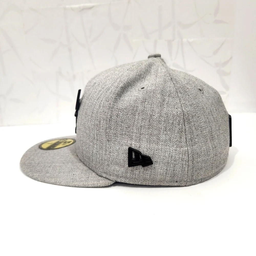 New Era NBA Chicago Bulls Metal Badge 59FIFTY Fitted‎ Cap Gray  7  55.8cm EUC